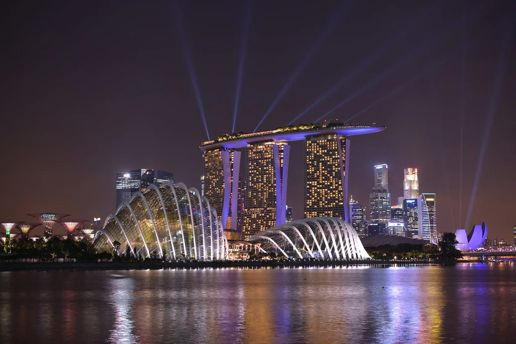 singapore marina bay skyline night