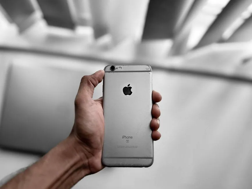 hand holding a smartphone close up