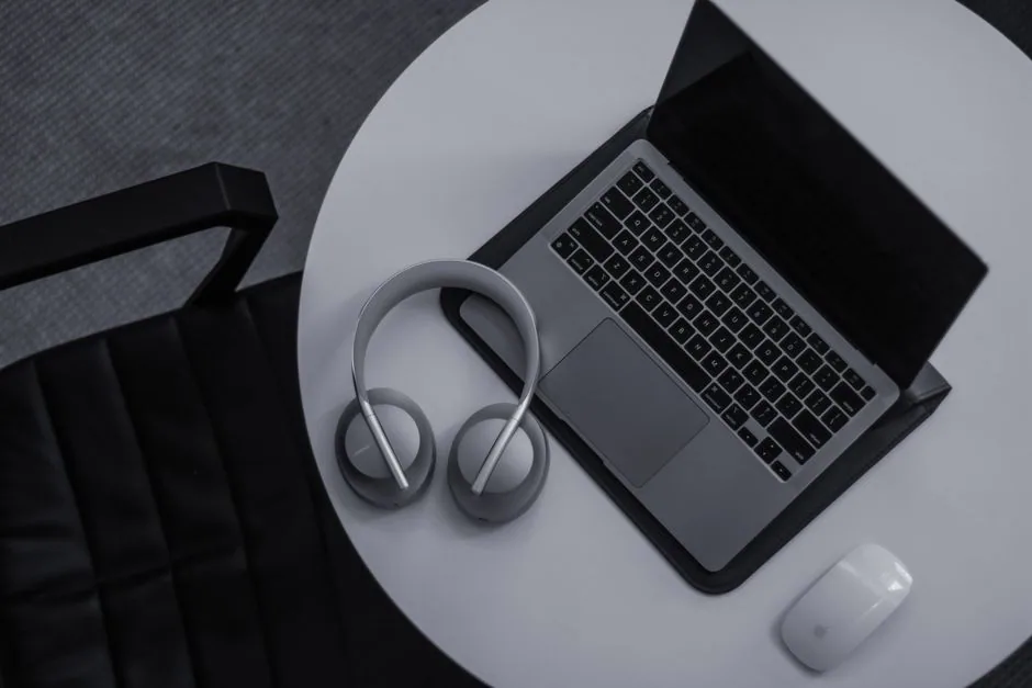 laptop headphones and mouse