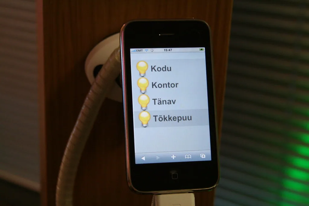 iphone control center screen mirroring icon closeup