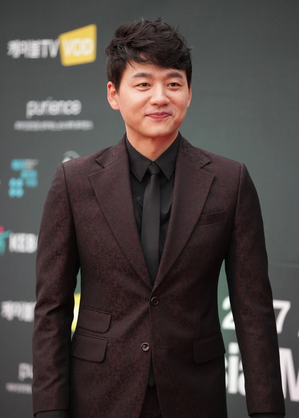 배우 김승수의 2017년 아시아 모델 페스티벌 레드카펫 사진. 2024년 양정아 편이나 2026년 합숙 맞선 방송 장면은 아니다.